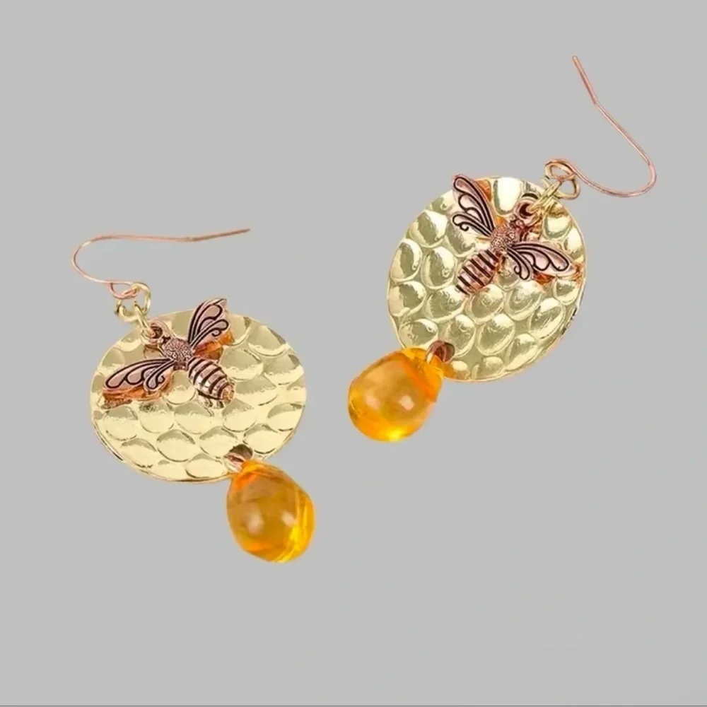 Vintage Gothic Copper Bumble Bee Earrings - Picture 8 of 10